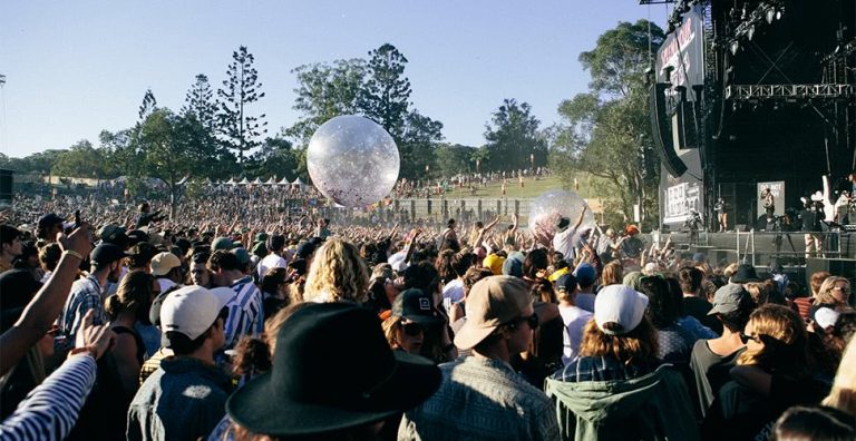 Image of a crowd watching Dune Rats at Splendour In The Grass 2017