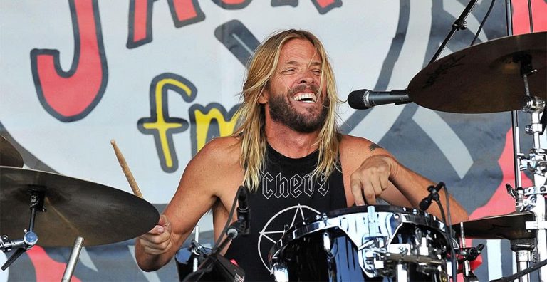 Watch 1,000 musicians perform emotional tribute to Taylor Hawkins