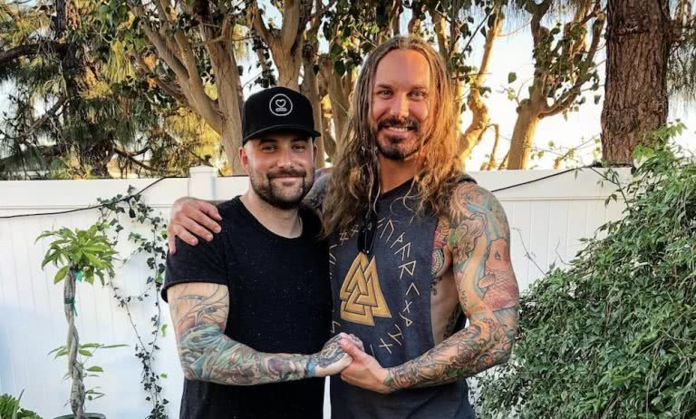 jake-luhrs holding hands with Tim Lambesis