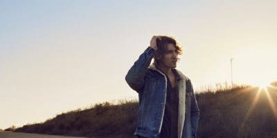 dean lewis 2019 press shot with sunset