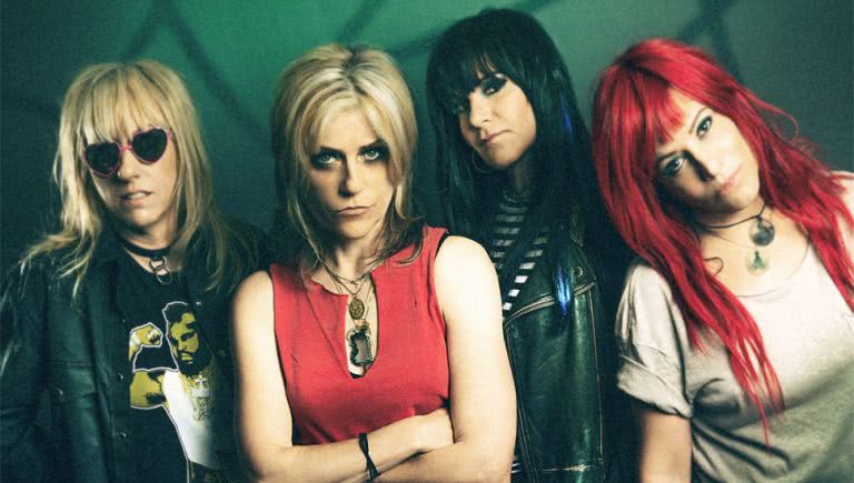 Iconic grunge outfit L7