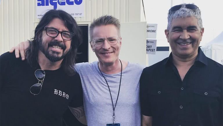 Image of the Foo Fighters members Dave Grohl and Pat Smear with Dr. Johan Sampson, the medic who tended to Grohl's broken leg