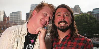 Image of Queens Of The Stone Age frontman Josh Homme with Foo Fighters rocker Dave Grohl