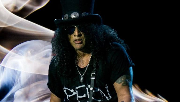 Guns N' Roses guitarist Slash always wears a top hat on stage for very  sweet reason - Mirror Online