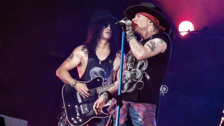 Slash discusses what separates Axl Rose from other singers