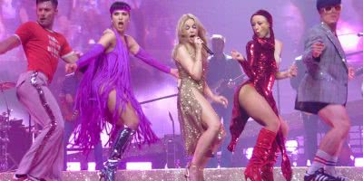 Kylie Minogue Performing