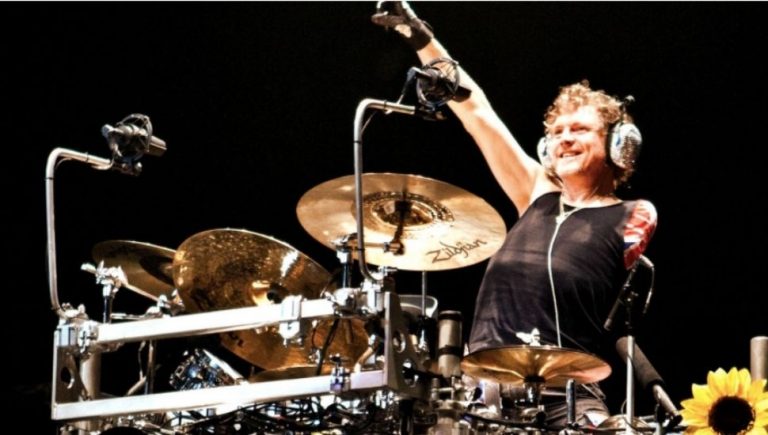 Def Leppard drummer Rick Allens has recalled the letter Phil Collins sent him when he lost his arm
