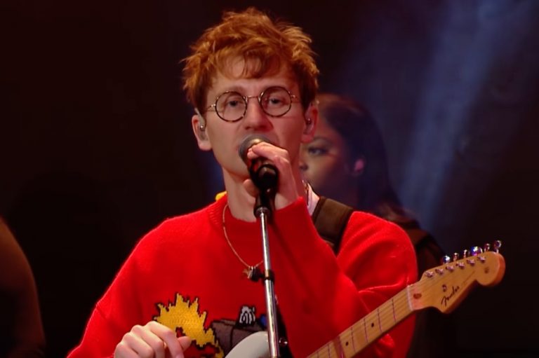 Watch Glass Animals cover Lorde's 'Solar Power' on Radio 1's Live Lounge
