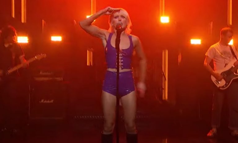 Watch Amyl and the Sniffers memorably make their U.S. TV debut