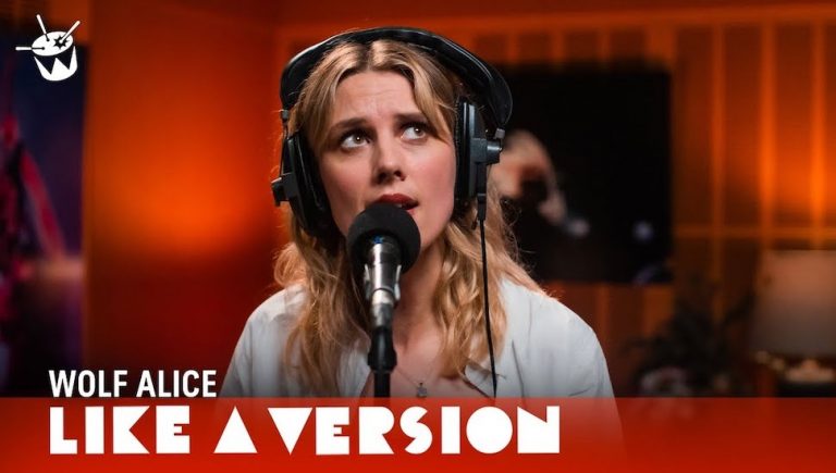 Watch Wolf Alice cover King Gizzard & The Lizard Wizard for Like A Version