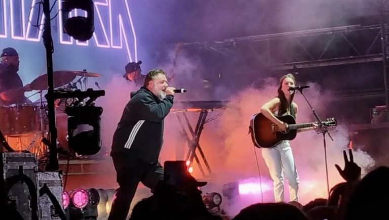 Russell Crowe Amy Shark Groovin the Moo Canberra