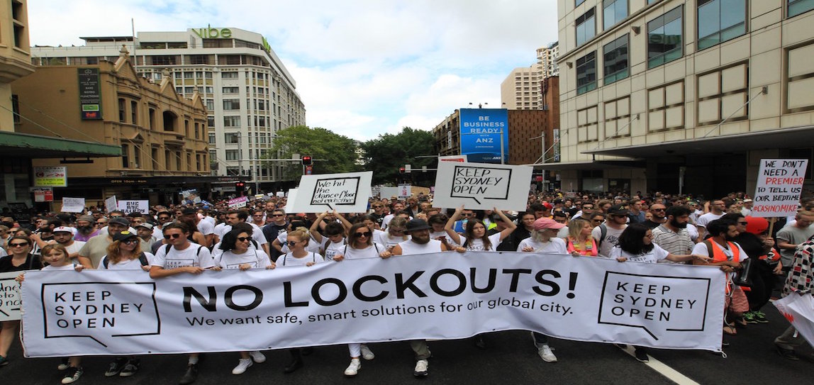 10,000 descend on Sydney for anti-lockouts rally