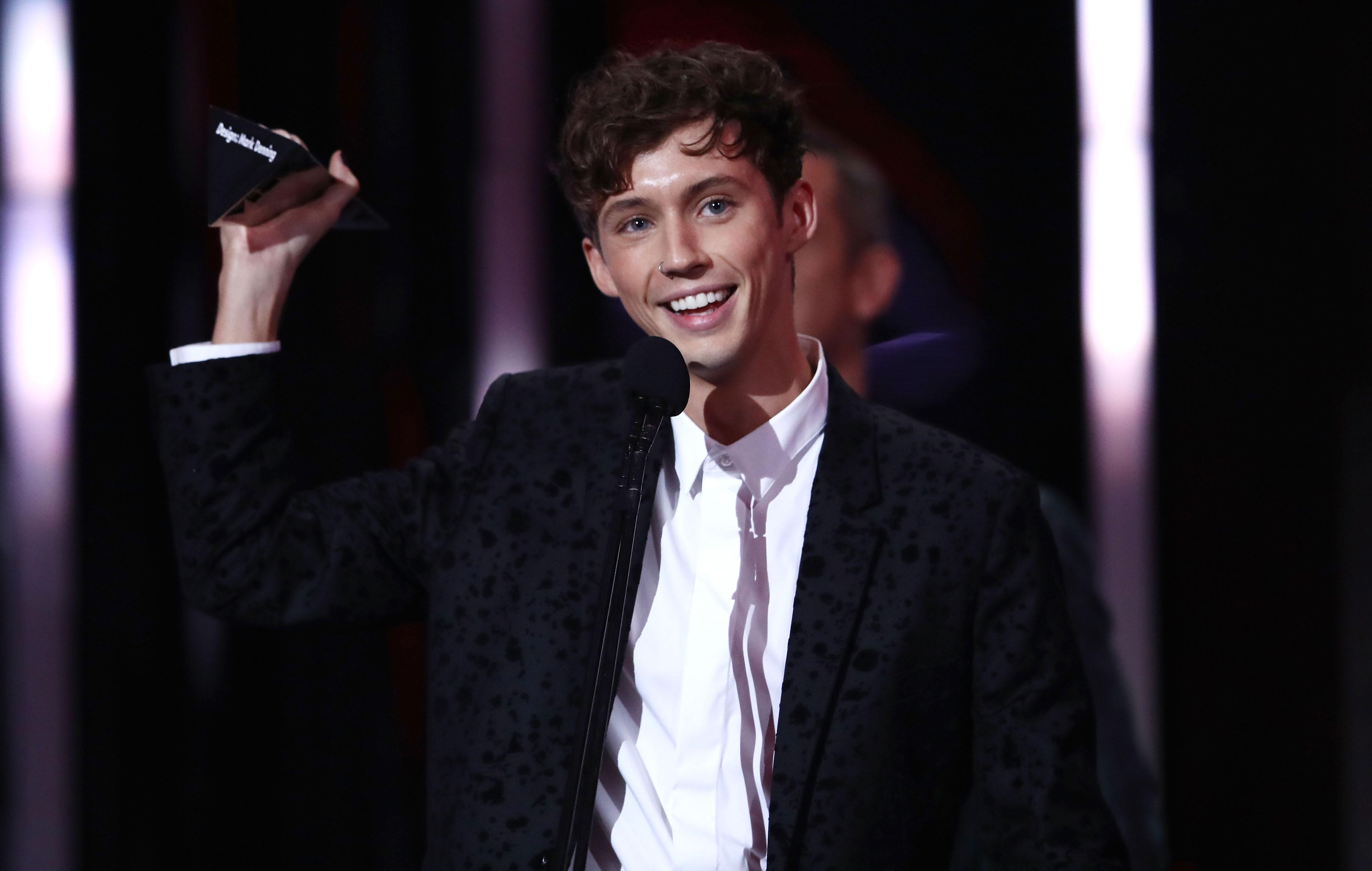 2016 ARIAs: Flume, Troye, dominate; Hall of Famers perform