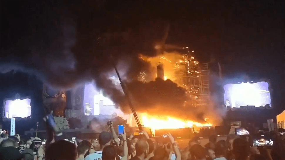 22,000 concertgoers forced to evacuate Spanish music festival after fire breaks out