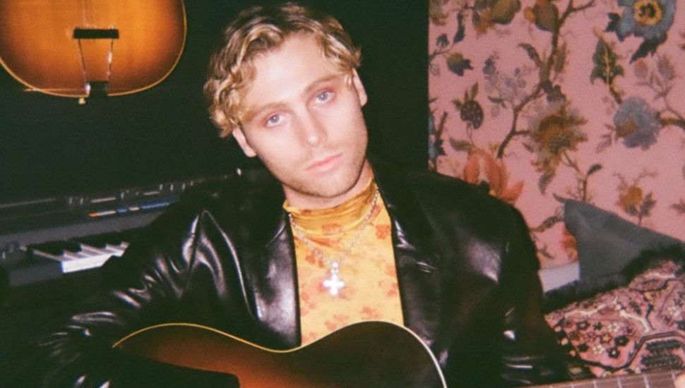 5SOS frontman Luke Hemmings hits #1 on ARIA Charts with debut solo album