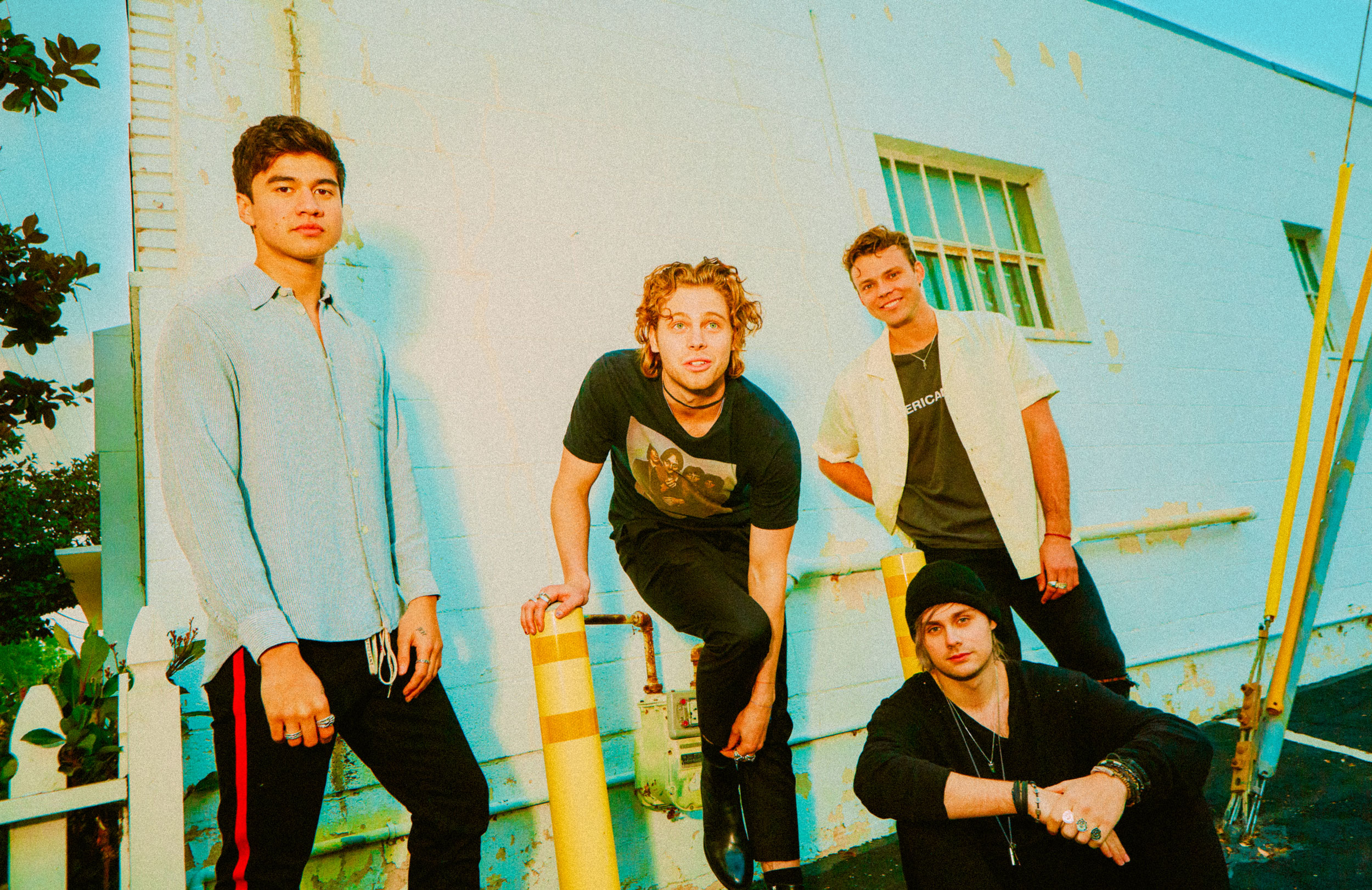 5 Seconds of Summer win two Teen Choice Awards