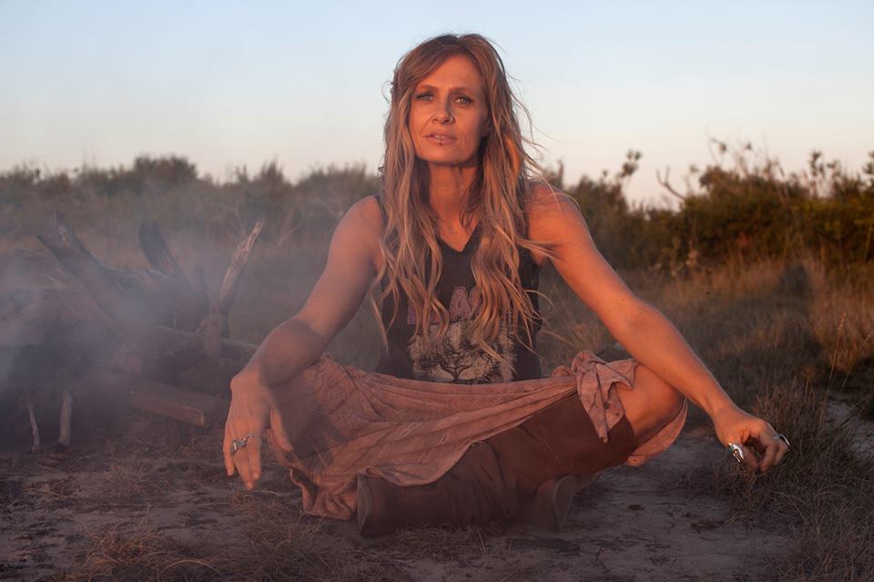 Kasey Chambers explains concept behind Campfire album
