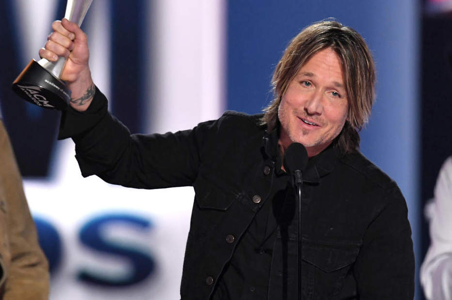 Keith Urban collects coveted gong at CMT Music Awards in Nashville