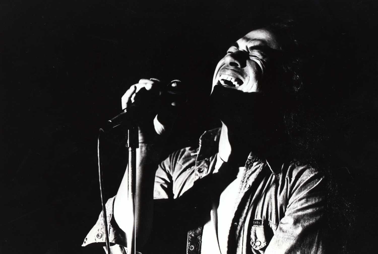 Leo de Castro passes away, “probably the most electrifying vocalist I’ve ever heard”