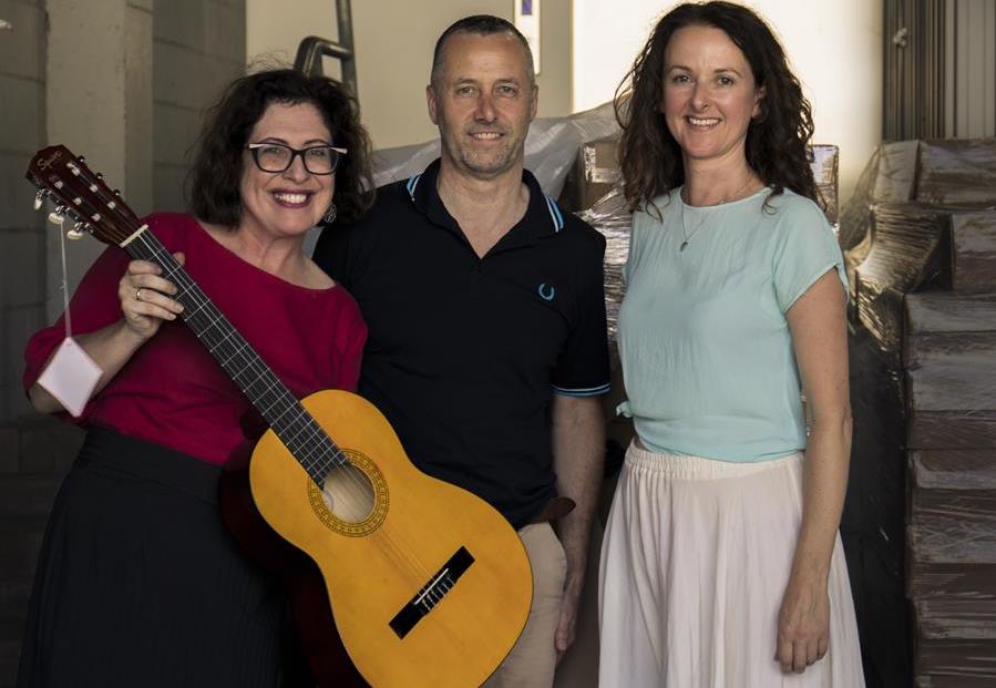 Fender donates 300 acoustic guitars to Aussie schools
