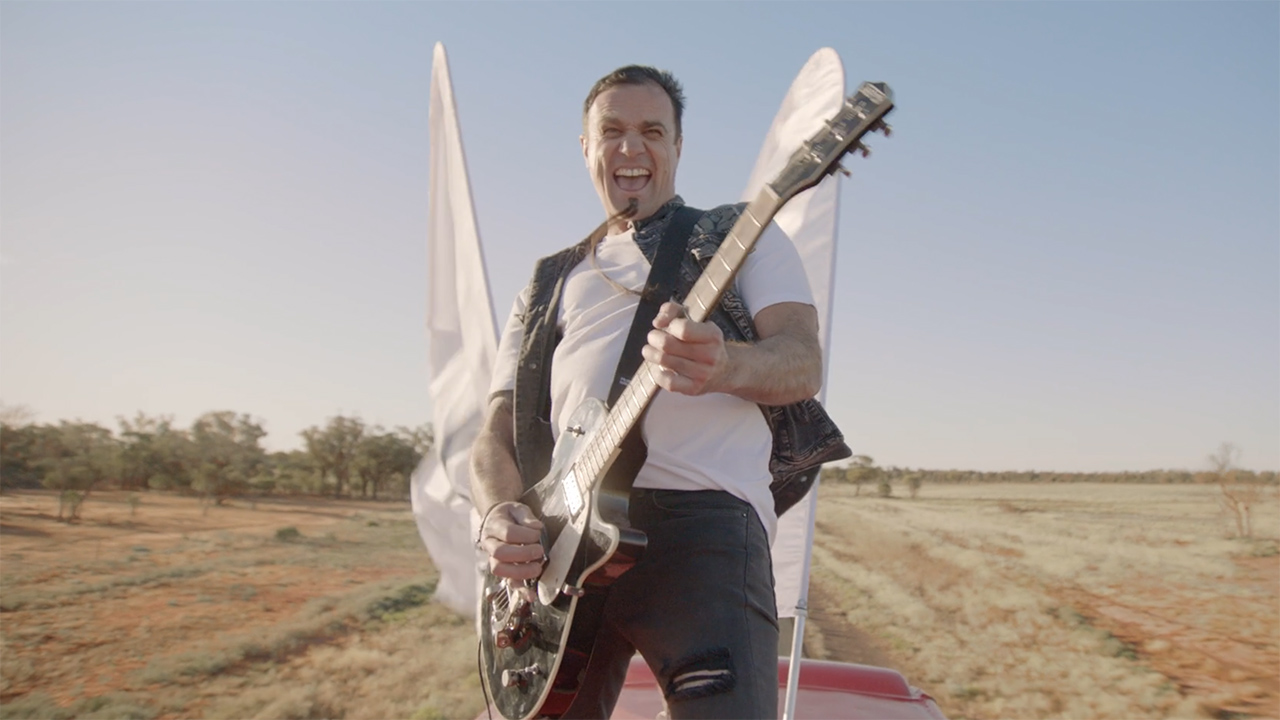 Shannon Noll sings ‘Drive’ for new Greyhound Australia campaign