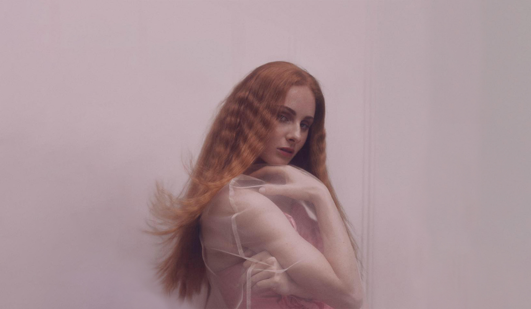 Vera Blue works her magic on new single, releases first live album