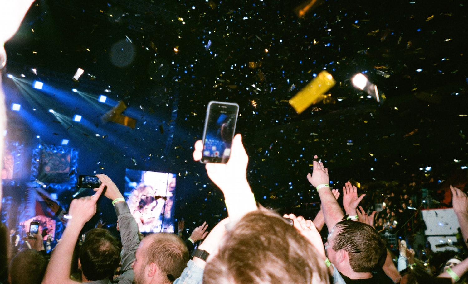 Study: 73% of Aussies support mobile phone bans at gigs