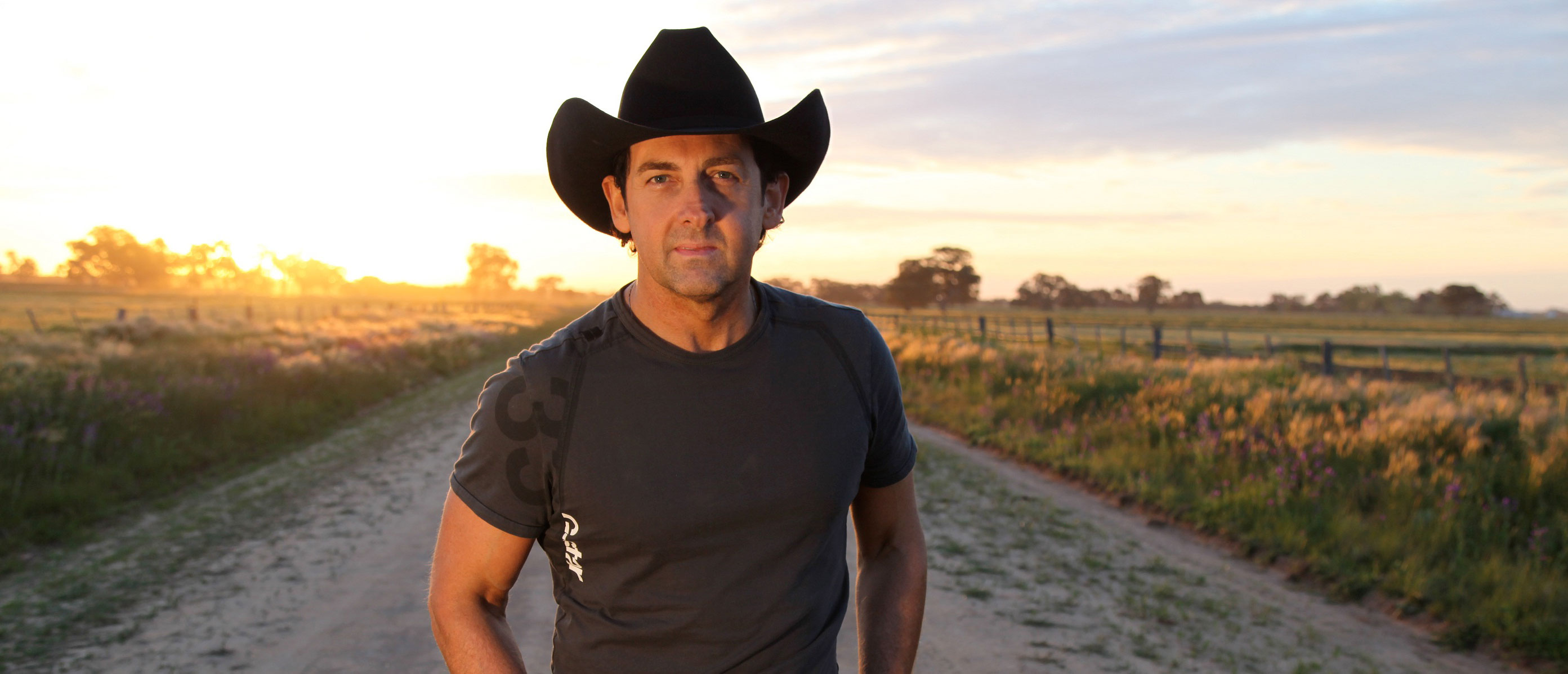 Lee Kernaghan and producer Garth Porter unveil ANZAC album project