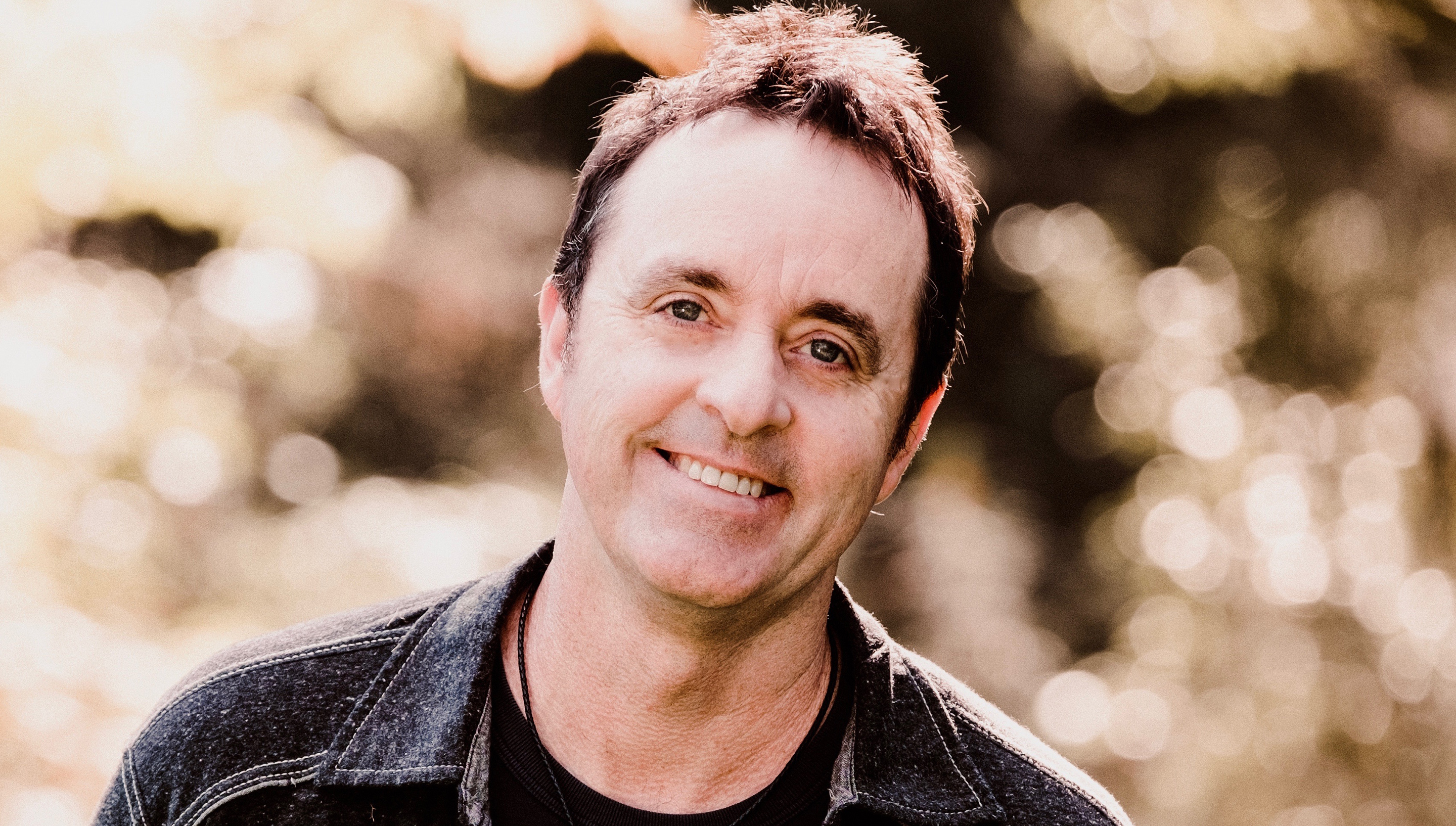 SOCIAL FAMILY RECORDS SIGNS RENOWNED AUSSIE SINGER/SONGWRITER MATT SCULLION