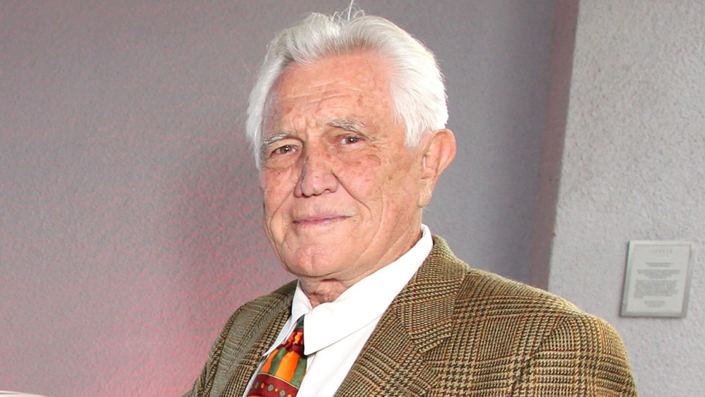 Former James Bond Actor Lazenby Retires